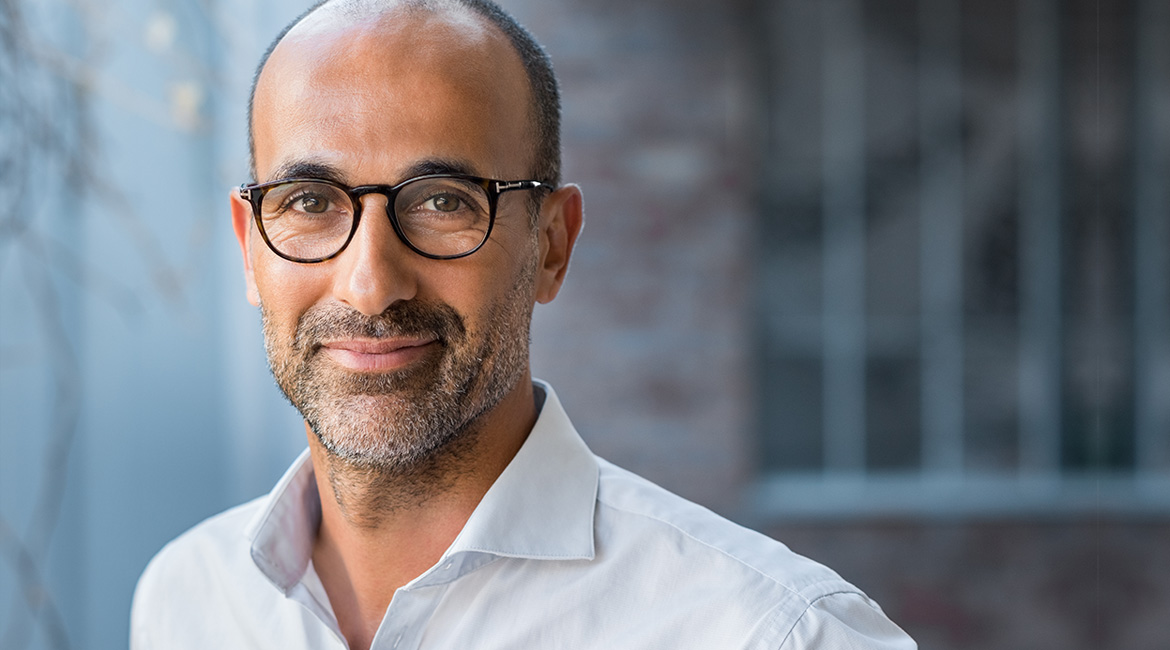 photo businessman looking up